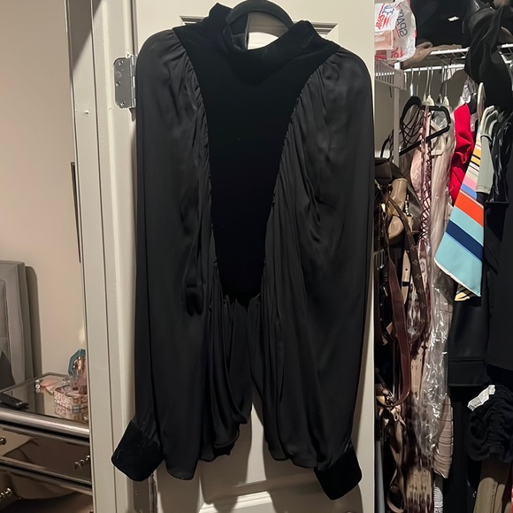 Never worn velvet zara top - Picture 1 of 3
